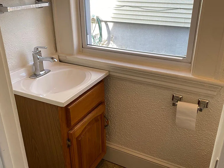 45 Lockhart Ave — Photo 4