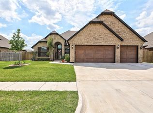 4609 Hidalgo Ave, Mustang, OK 73064