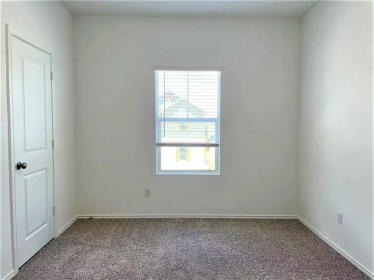 1513 Weatherford Ln — Photo 11
