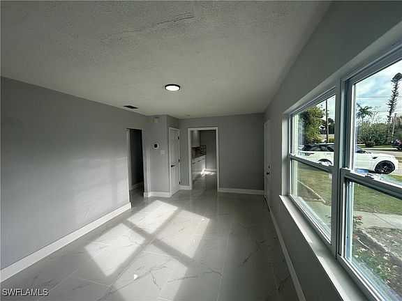 4th image of 380 New York Dr