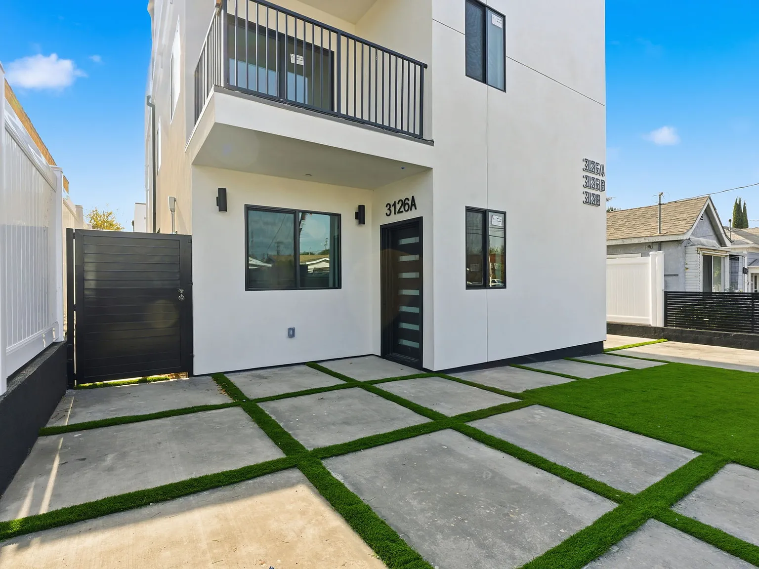 5 bed, 2399 sqft, $4,500 — Photo 2