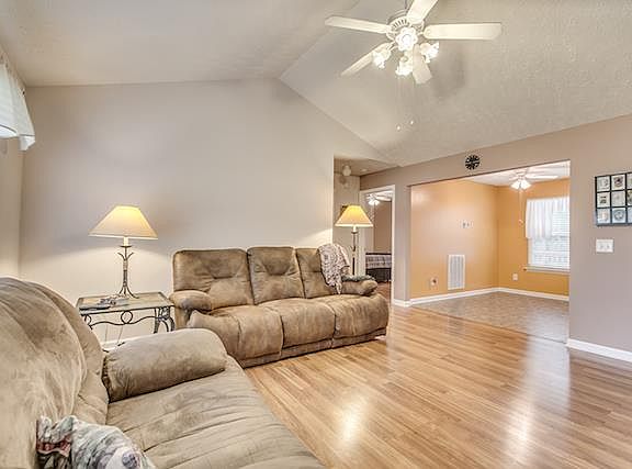 3rd image of 1103 Lotto Ln