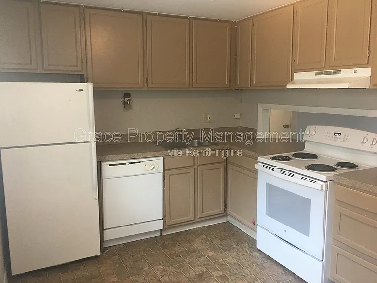 2900 Eliot Cir #4 — Photo 3