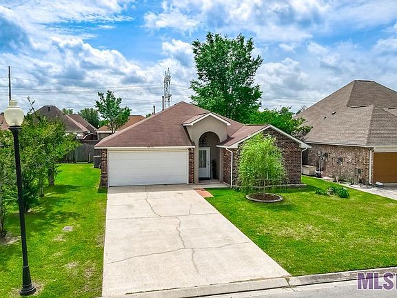 3rd image of 23856 Rosemont Dr