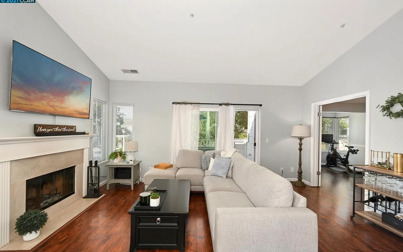 2 bed, 1007 sqft, $3,480 — Photo 3