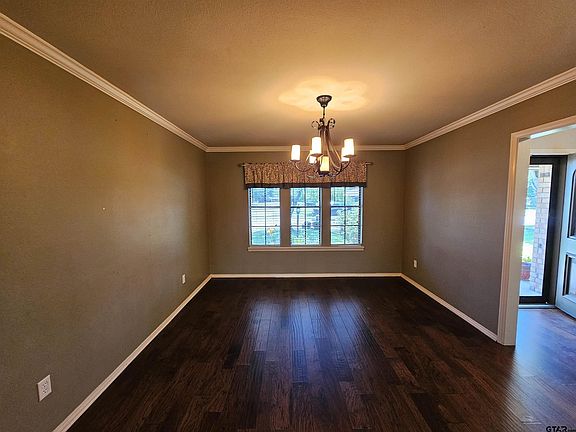 3rd image of 525 Junell St