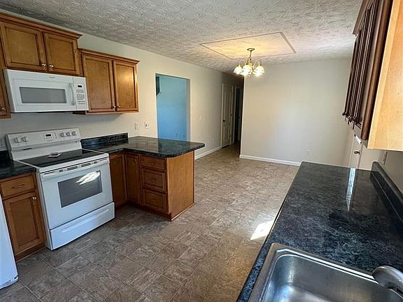 5th image of 63 Daphne Ct