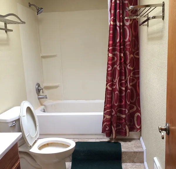 1112 E Canby St — Photo 2