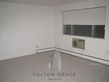 2nd image of 6823 N Sheridan Rd #207