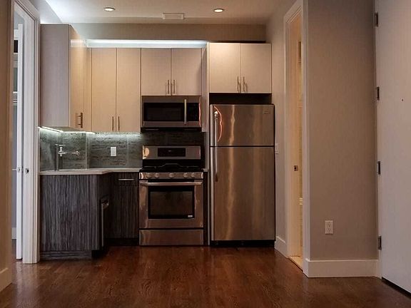 4th image of 176 Stanhope St Floor 2