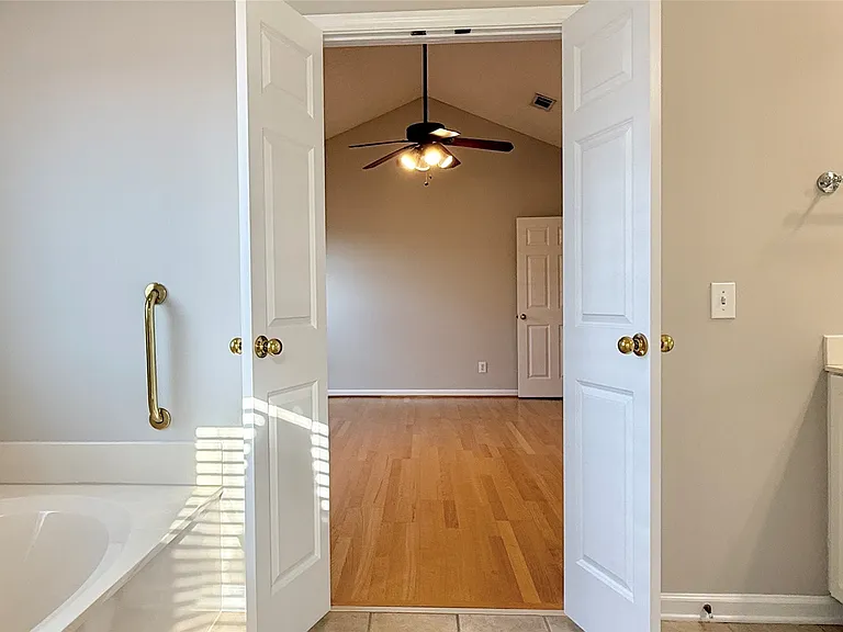 9505 Greythorne Ct — Photo 12