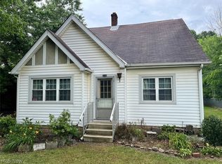 9003 Fosdick Rd, Valley View, OH 44125