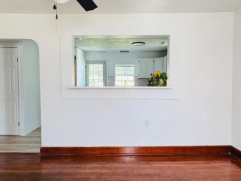 2115 N Weller Ave — Photo 8