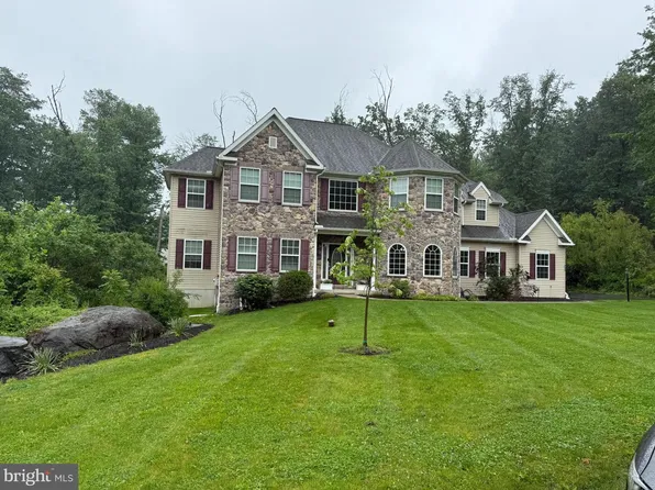234 Crimson Ln, Elizabethtown, PA 17022