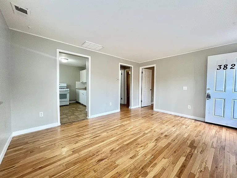 3825 S King Street — Photo 6