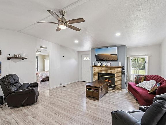 3rd image of 2051 Trail Cut Rd