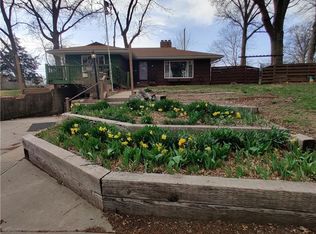 7612 Mohawk Dr, Prairie Village, KS 66208