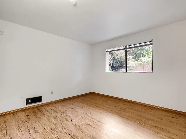 7020 Lynnwood — Photo 6