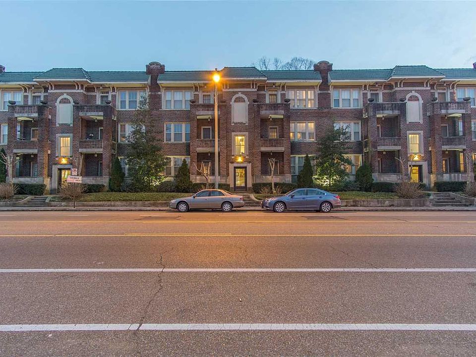 Charming Carolinas with street parking for guests.