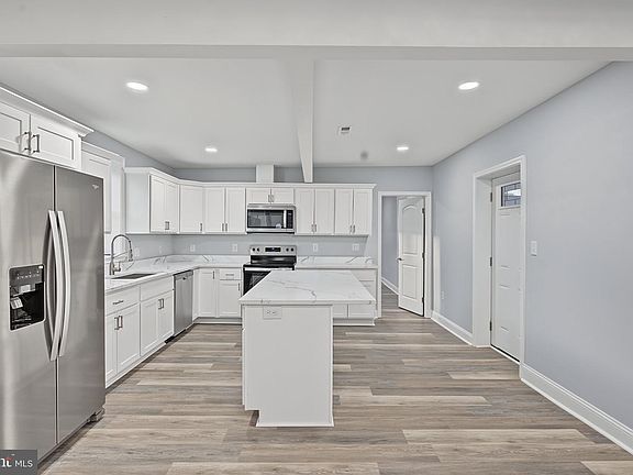 4th image of 212 Main St