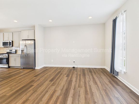 4th image of 3284 Charleston Blvd