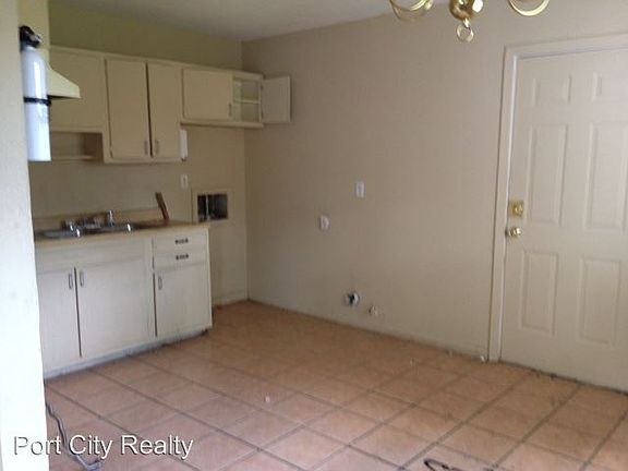 2nd image of 5020 Armstrong Pl