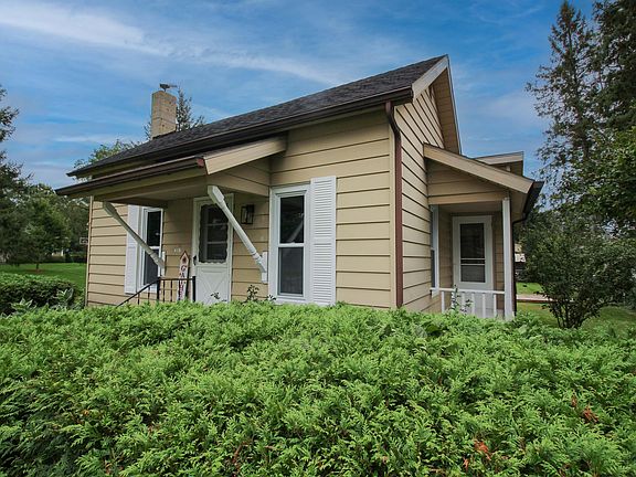 3rd image of 418 Arbor St E