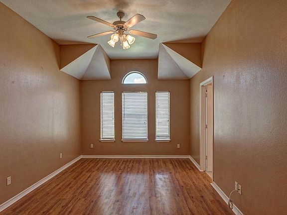 5th image of 7230 Crapemyrtle Dr