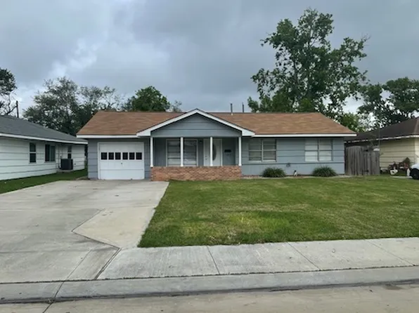 122 Bois D Arc St, Lake Jackson, TX 77566