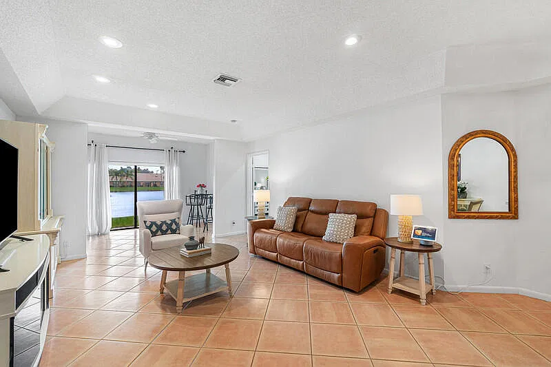 2 bed, 2.0 bath, 1423 sqft, $2,850 — Photo 4