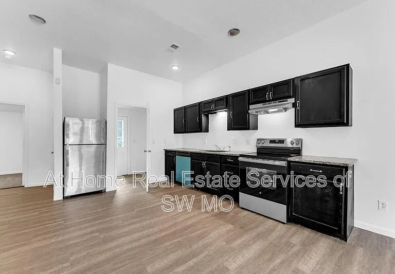 522 S Broadway Ave — Photo 6