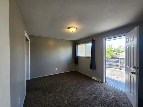 723 Fraser St — Photo 11