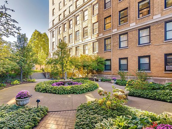 3rd image of 3730 N Lake Shore Dr #5AB