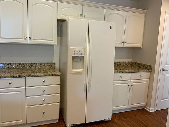 5th image of 2685D Canterbury Cir