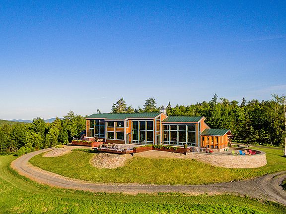 4th image of 402 Baker Hill Road