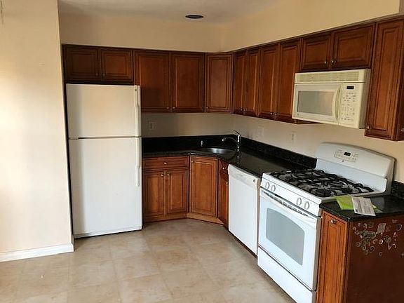 5th image of 57 Judson St