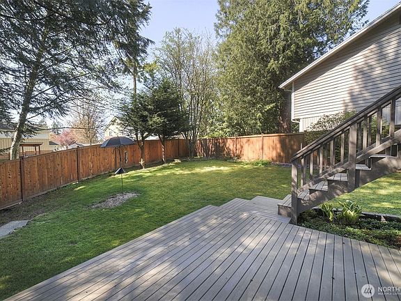 4th image of 19013 Glen Haven Court NE
