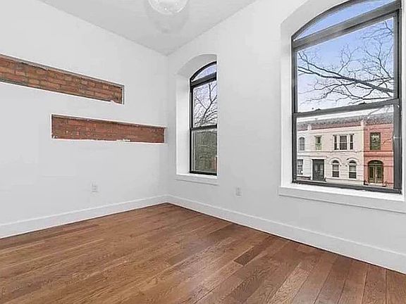 2nd image of 858 Hancock St #3D