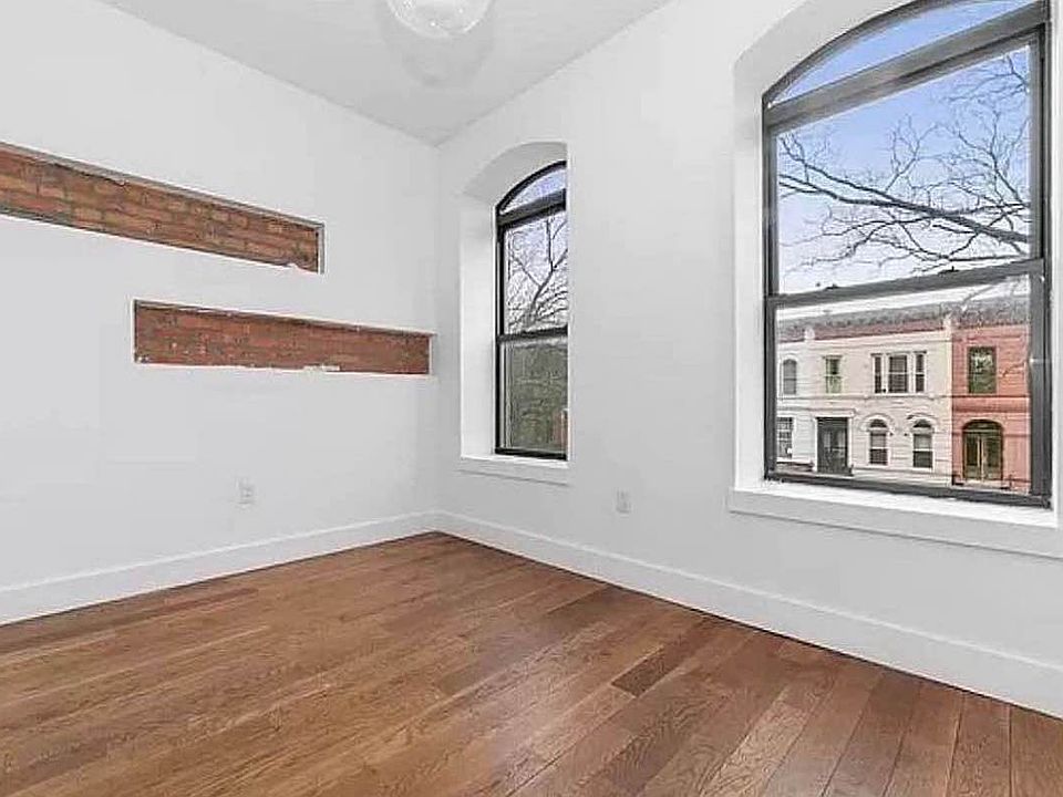 1st image of 858 Hancock St APT 3R