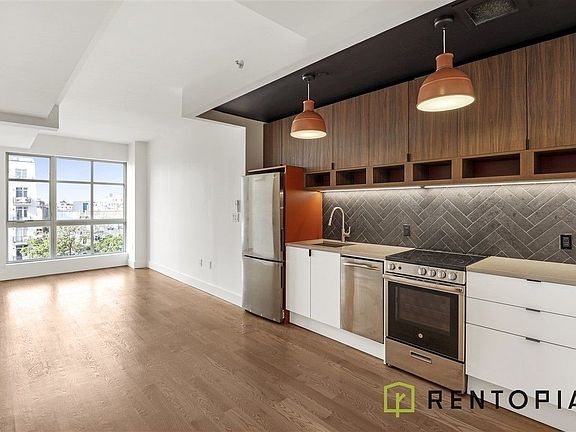 4th image of 822 Lexington Ave #337