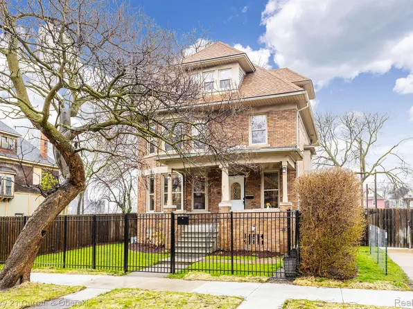 81 Melbourne St, Detroit, MI 48202