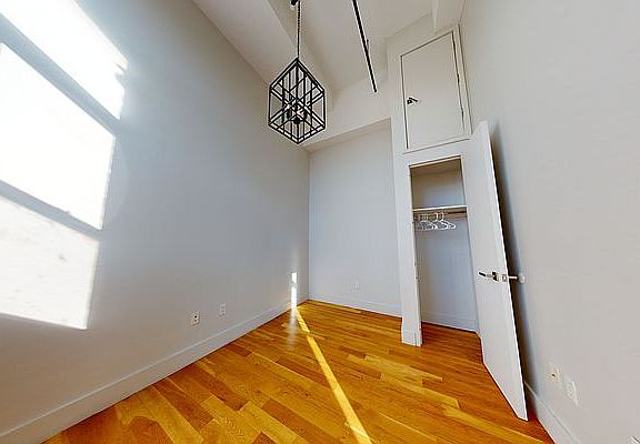 5th image of 374 Kosciuszko St #331
