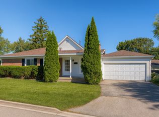 837 Wilcox Ave, Mundelein, IL 60060