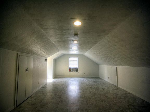 4th image of 805 Westmont Dr