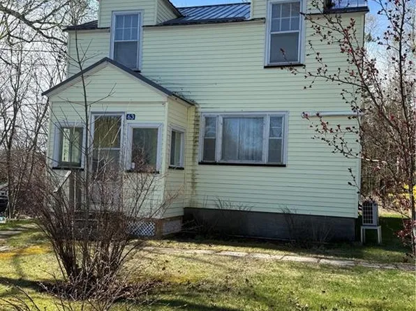 63 Lake Ave, McAdam, NB E6J 1P1