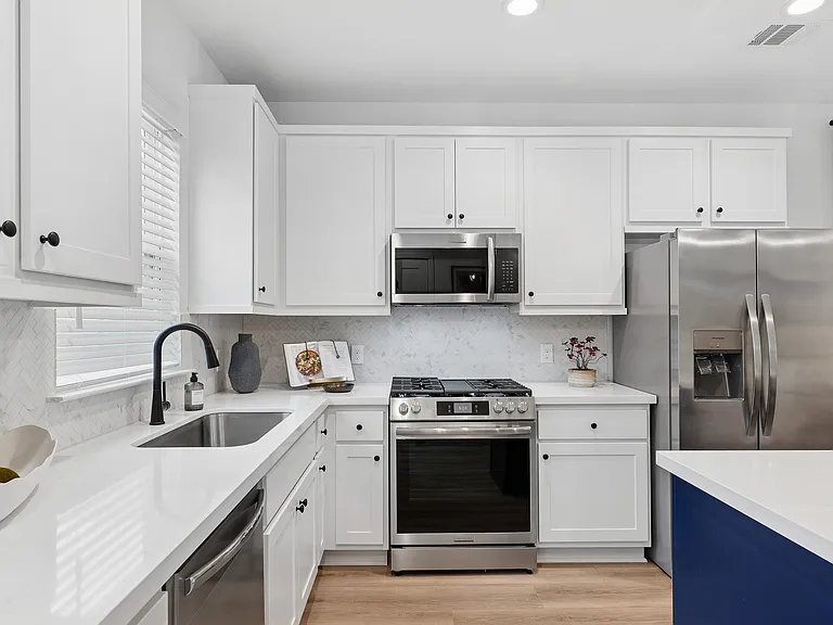Ellery Lane Apartments Kitchen