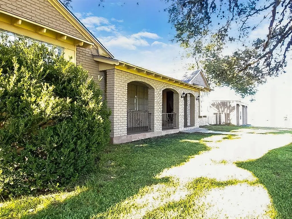 3 bed, 2.5 bath, 2924 sqft, $3,000 — Photo 3