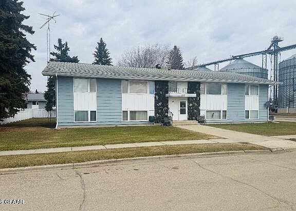 2nd image of 515 4th St