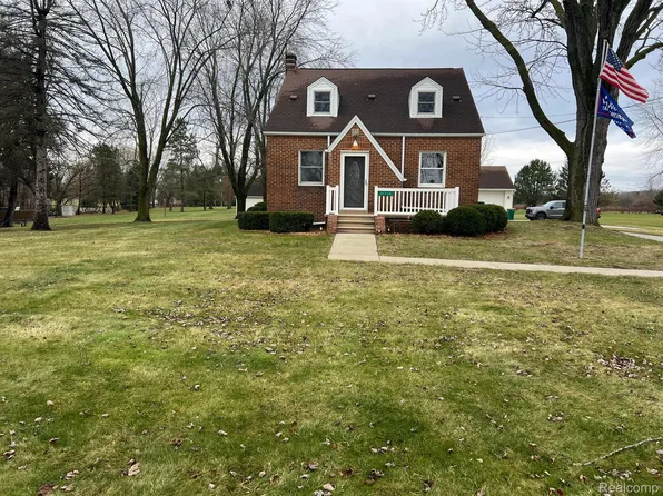 31116 Huron River Dr, New Boston, MI 48164
