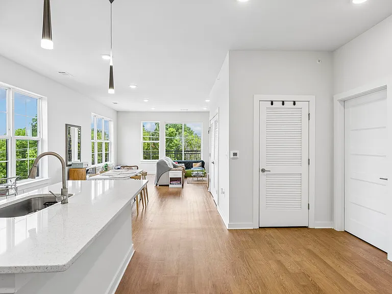 600 E Trinity Ln #208 — Photo 2